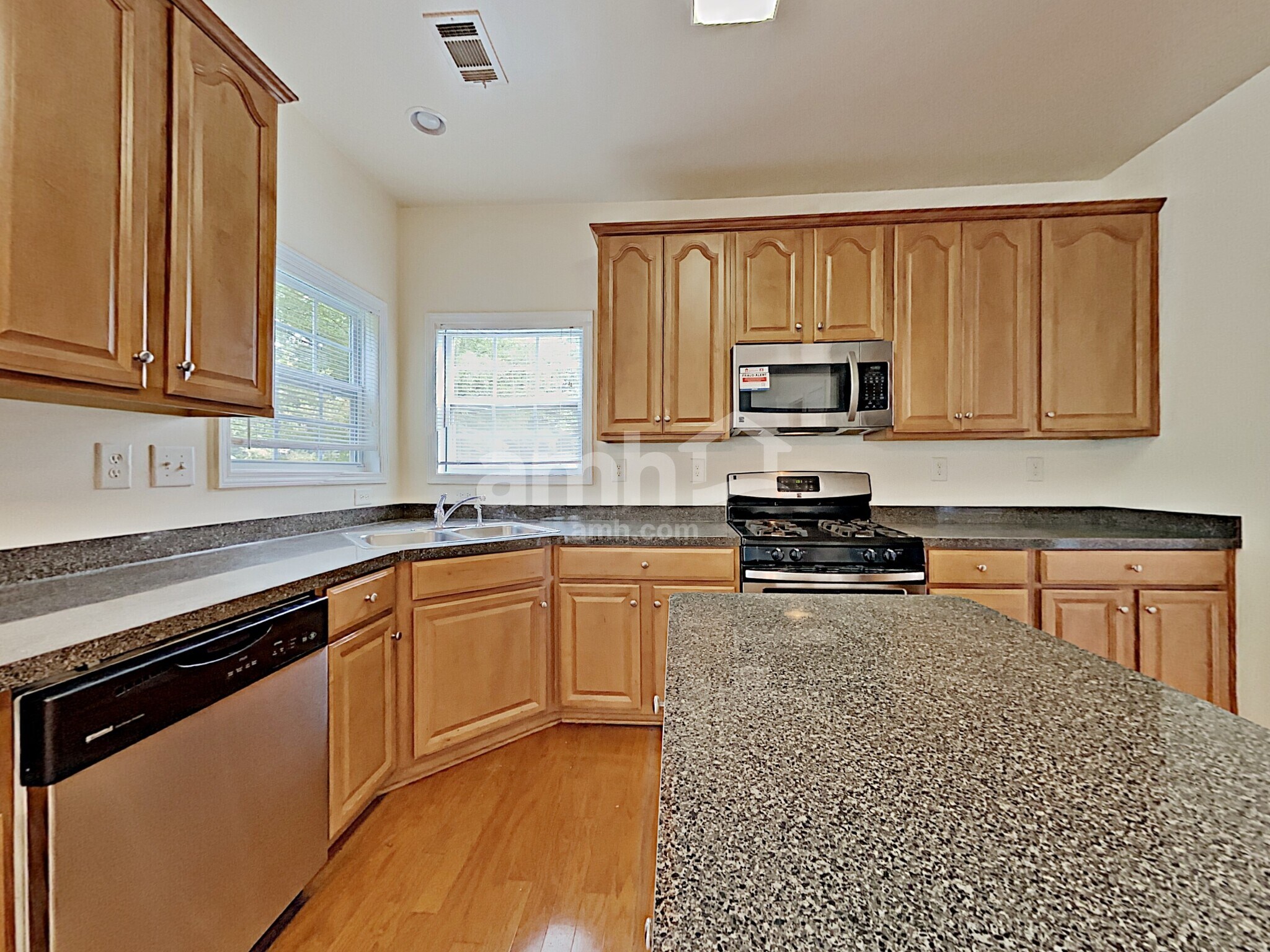 Building Photo - 383 Vine Mountain Way