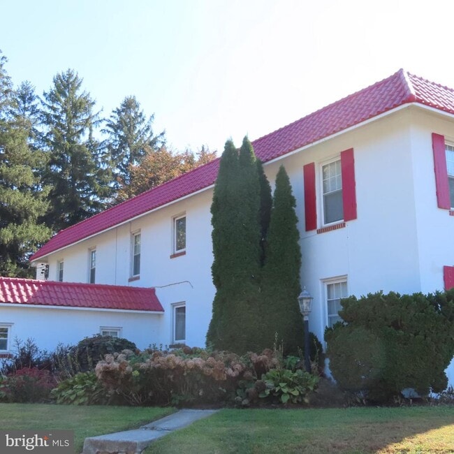 Building Photo - 302 S Coldbrook Ave
