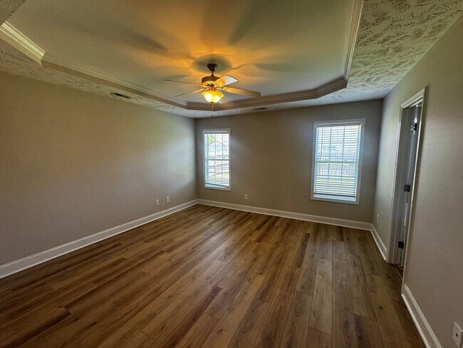 Building Photo - 3 Bedroom 2 Bath with Bonus in Hope Mills