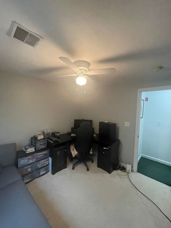 Building Photo - Price Reduction!!!!! 3 Bedroom 2 Bath Rais...