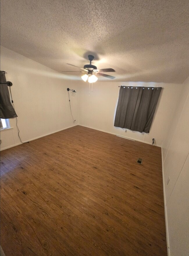 Building Photo - 464 Red Bud Ln