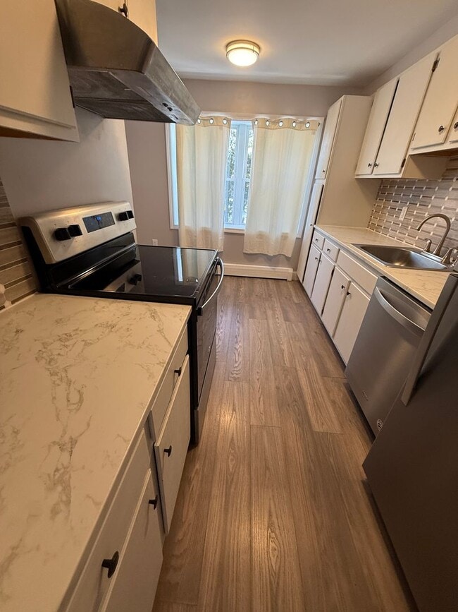 Building Photo - A two bedroom, 1 and a half bath unit in Townhouse. Unit 11-$2,800 per month plus utilities