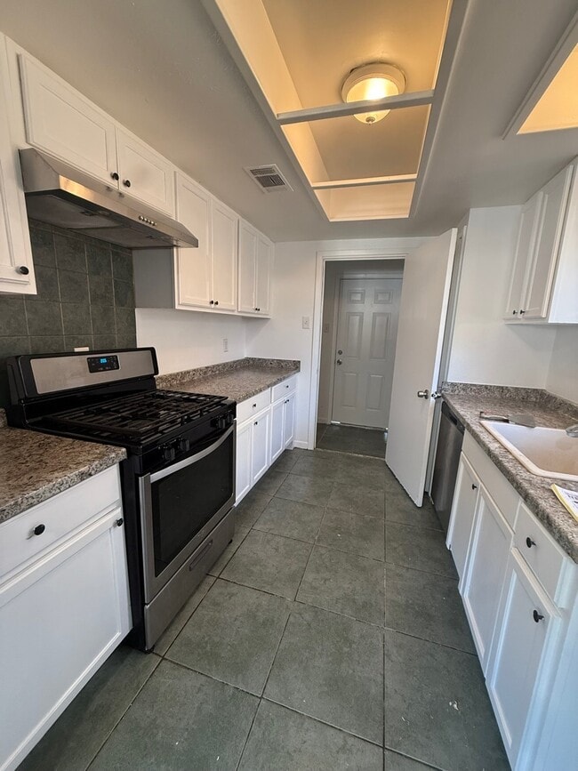 Building Photo - 3008 Lourdes St