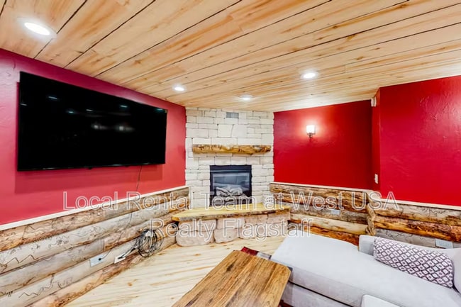 Building Photo - 1105 W Overland Pass Dr