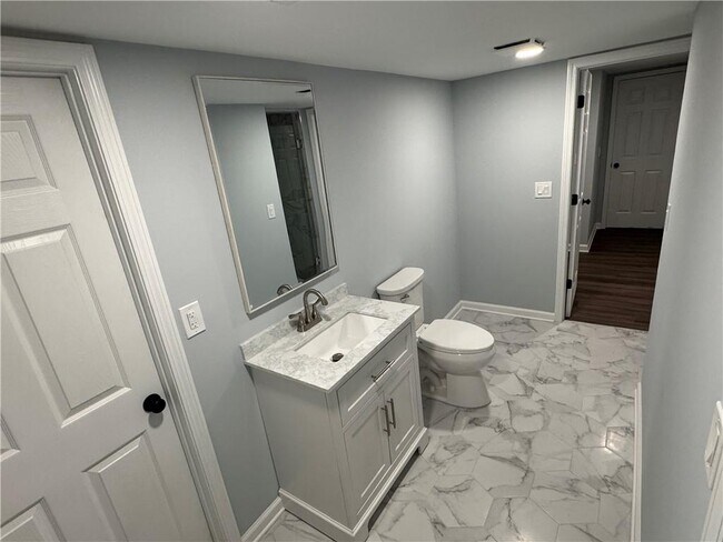 Building Photo - 2647 Warwick Cir NE
