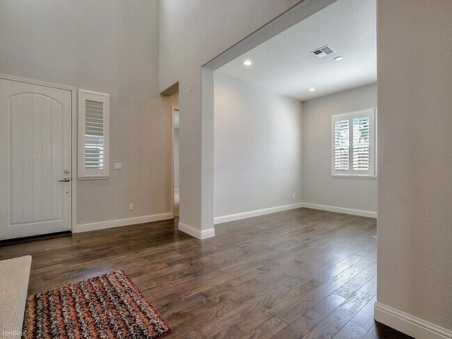 Building Photo - 33451 Bronco Loop