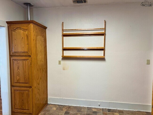 Building Photo - 1823 11th St