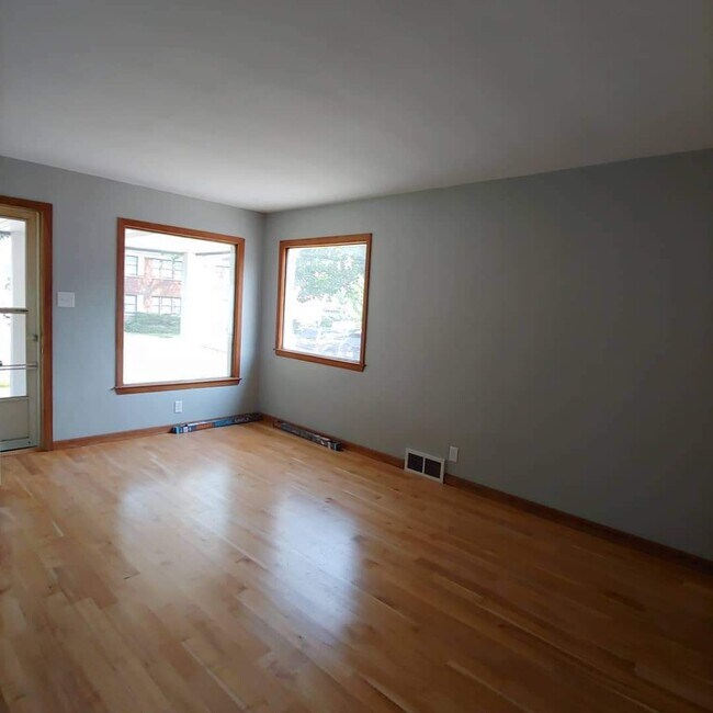 Building Photo - 3061 S 37th St