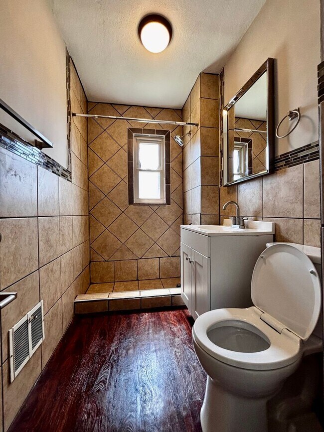 Building Photo - Beautiful 1 bed apartment, just off I-675 ...