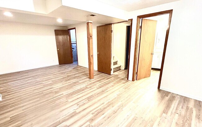 Building Photo - AVAILABLE NOW! Charming Home in the Cottonwood Community!
