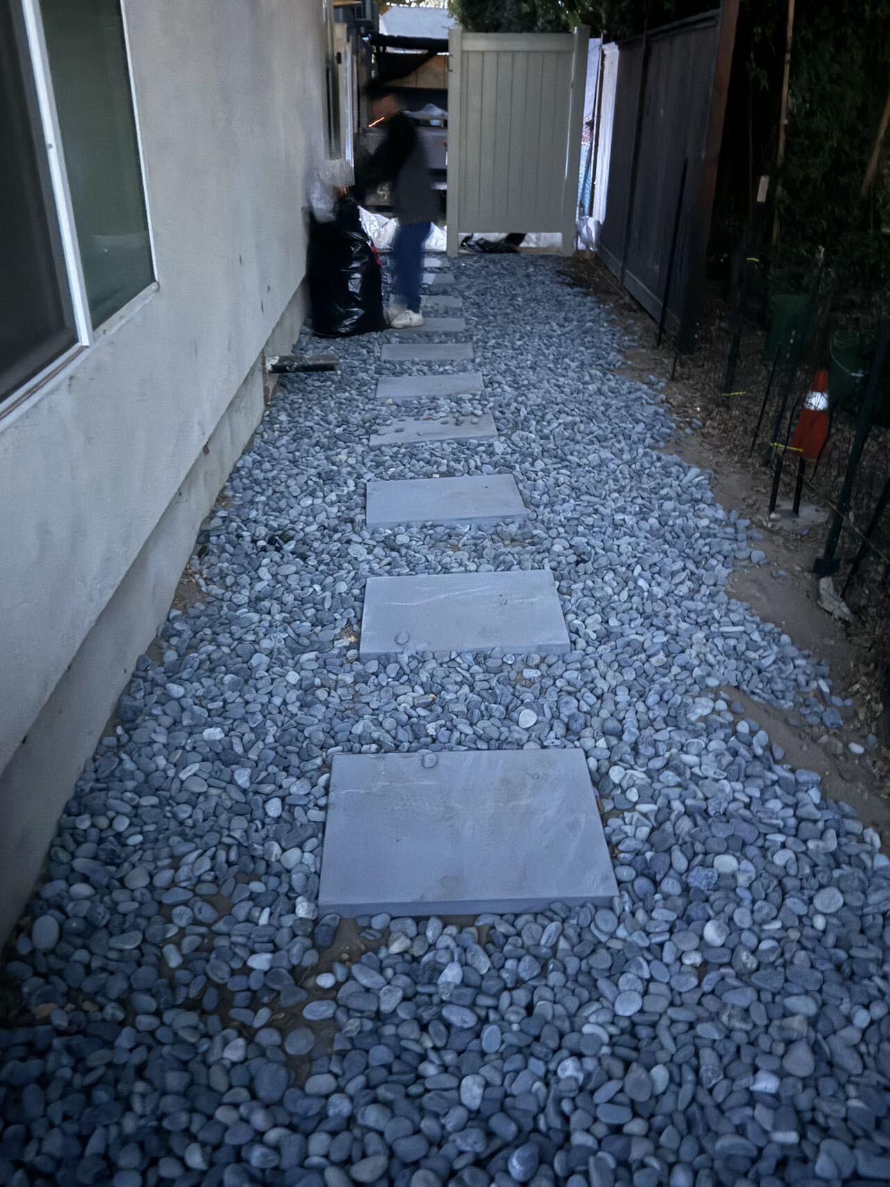 private landscaped fences side yard with stepping-stone walkway - 342 Pasadena Ave