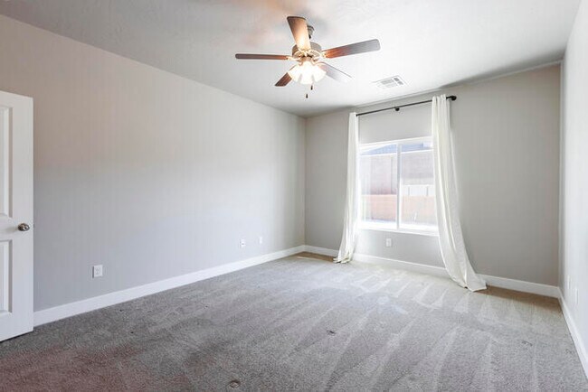 Building Photo - 3338 E Crimson Ridge Dr