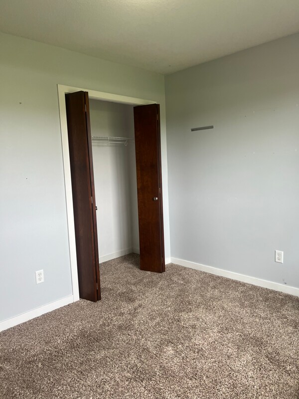 Building Photo - 5211 Castleview Dr NW