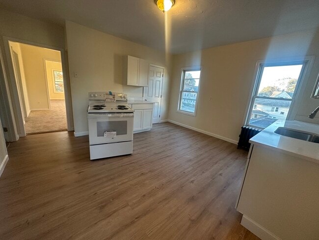 Building Photo - 394 Hollis St