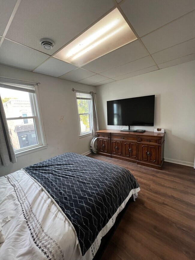 Building Photo - 1511 Oregon St