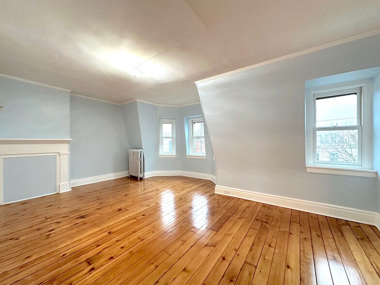 Building Photo - 152 Grand St