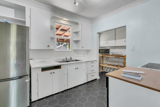 Building Photo - 1426 S 54th St