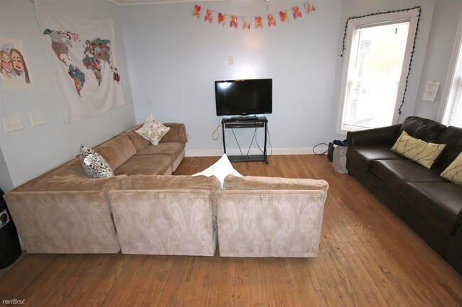 Building Photo - 7 br, 4 bath House - 718 Arbor St