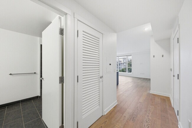 Building Photo - 1688 Pine St