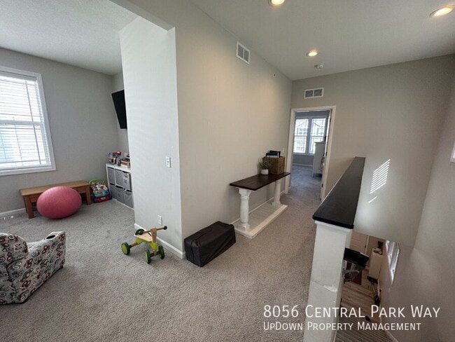 Building Photo - 8056 Central Park Way