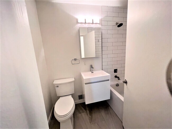 Building Photo - 5355 S Hatch Dr