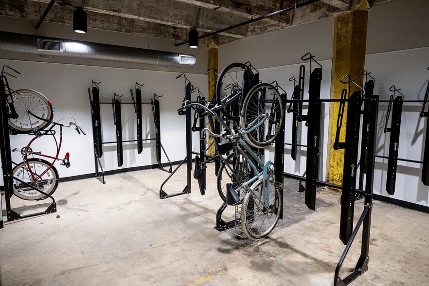 Building Photo - 711 N Front St