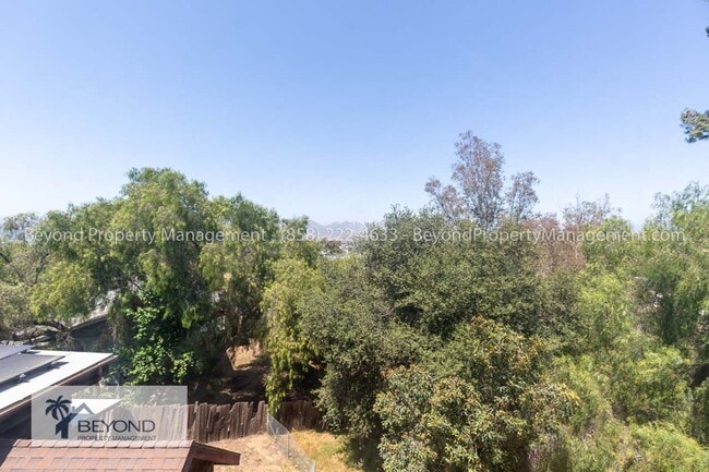 Building Photo - LUXURY IN LAKESIDE , STUNNING 4 BED 3 BATH...