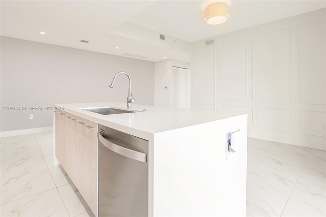 Building Photo - 2000 Metropica Wy