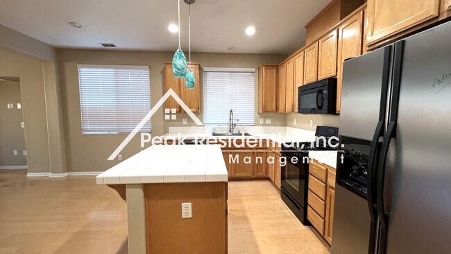 Building Photo - Wonderful Elk Grove 3bd/2ba Home with 2 Car Garage!
