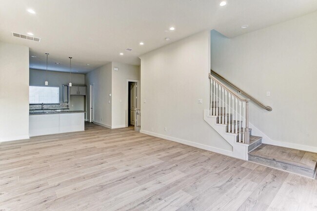 Building Photo - 5209 Allen St