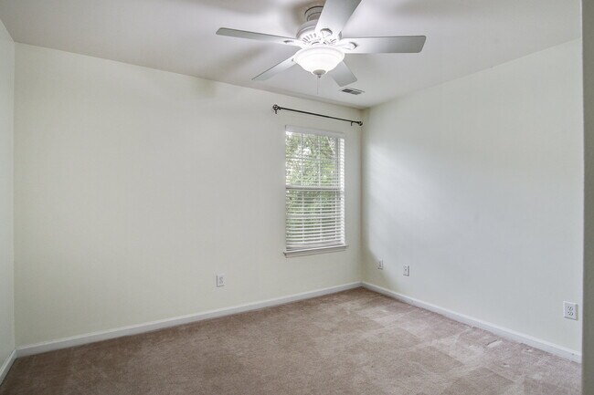 Building Photo - 5421 Red Tip Ln