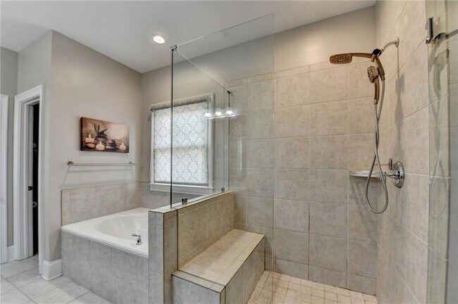 Building Photo - 11653 Parkside Ave