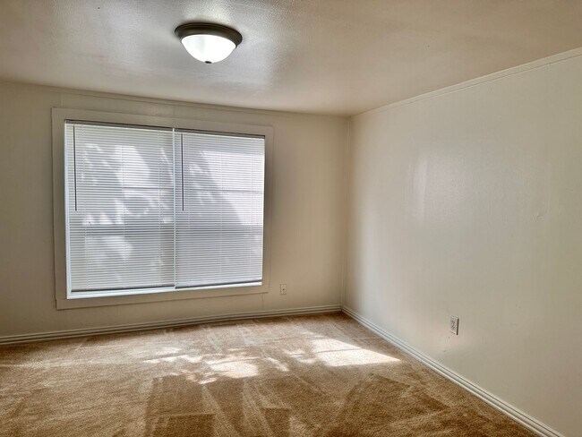 Building Photo - 2 Bedroom Home Close to Historic District