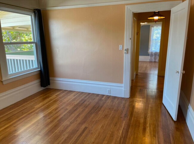 Building Photo - Central Ave Apartments