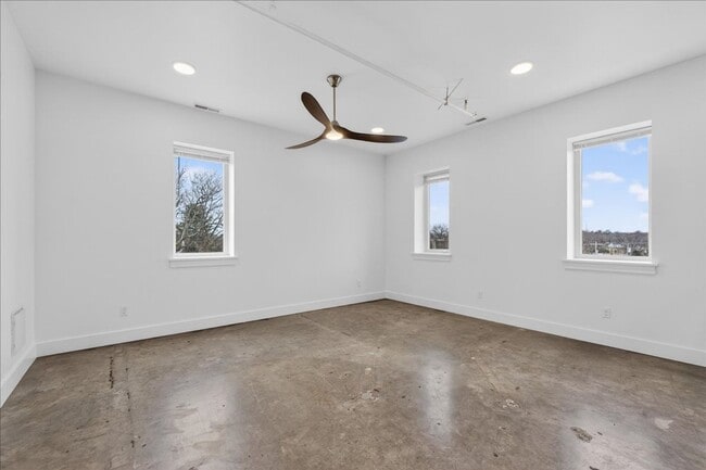 Building Photo - Quince, Fünfzehn, Fifteen!