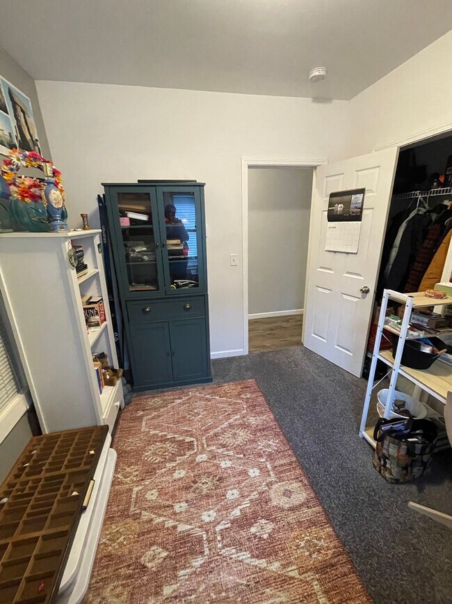 Building Photo - 2317 W 9th St