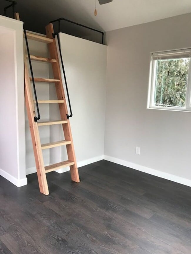 Building Photo - 1801 Carob Tree Ln