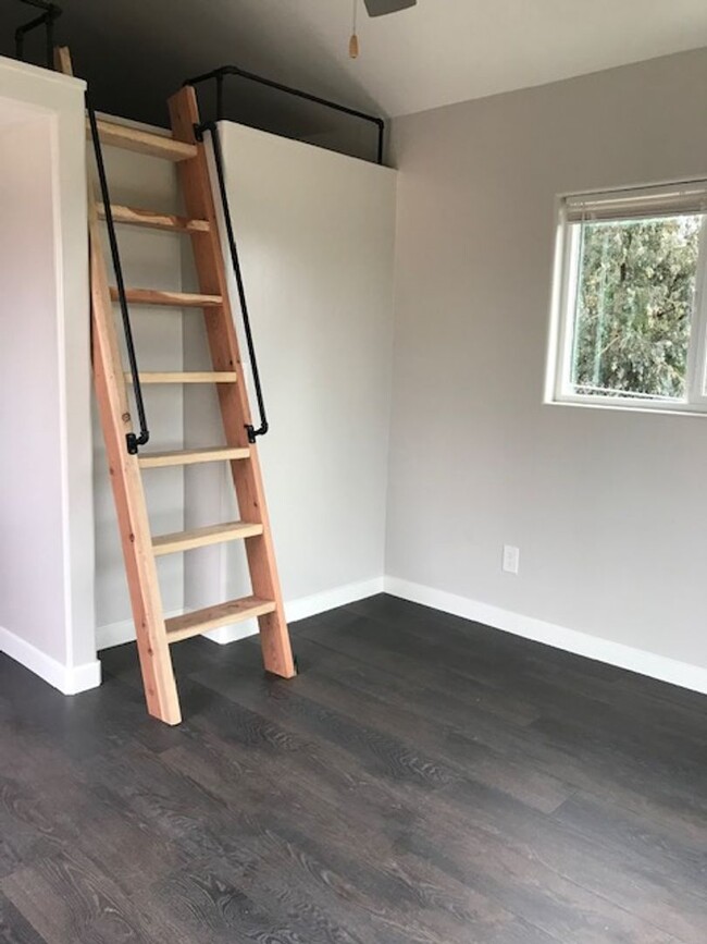 Building Photo - Private Studio w/Loft, 1 Bath rental in Gr...