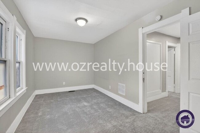 Building Photo - 3940 Vermaas Ave