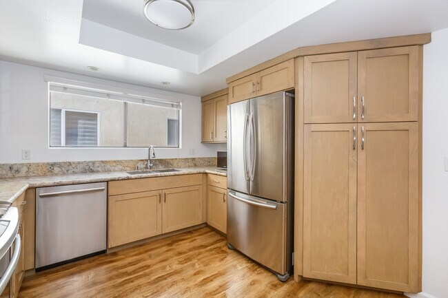 Building Photo - 1738 S Bentley Ave