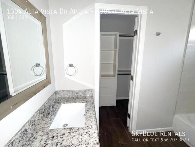 Building Photo - 1304 Alta Vista Dr