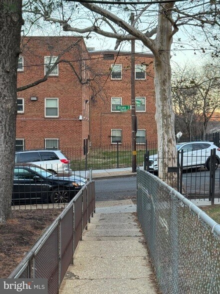 Building Photo - 2655 Birney Pl SE