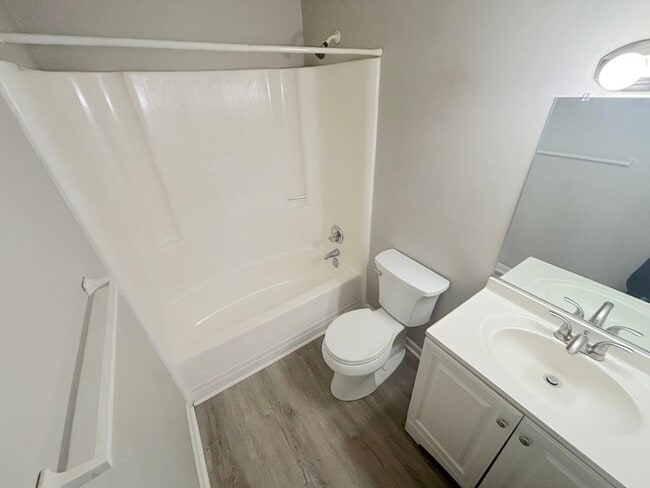 Building Photo - UPDATED 2BED/1BATH TOWNHOME IN TOWN CENTER VIRGINIA BEACH!!!!!