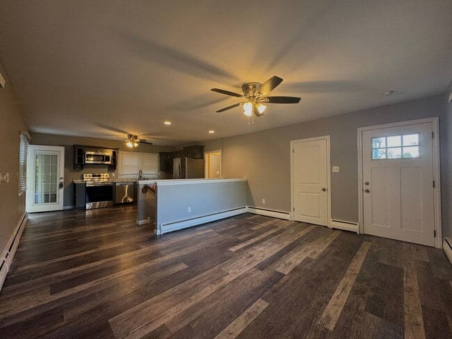 Building Photo - Beautiful Remodeled Ranch Home on 1/2 Acre...
