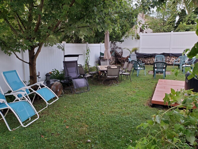 Building Photo - 2411 Patane Ave