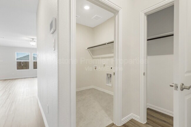 Building Photo - 2200 Dunbar Dr