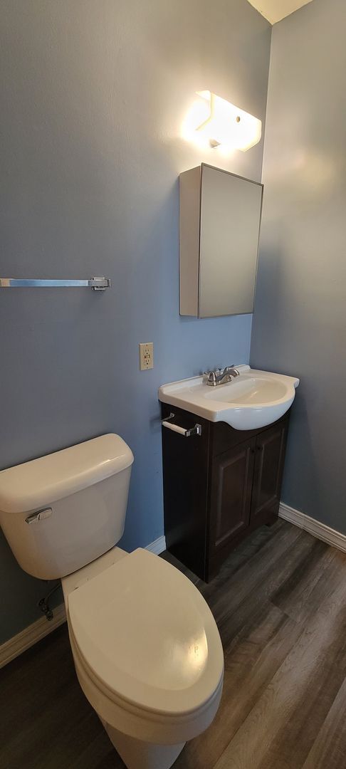 Building Photo - Quiet living in Horseshoe Bend! 1/1 Spacio...
