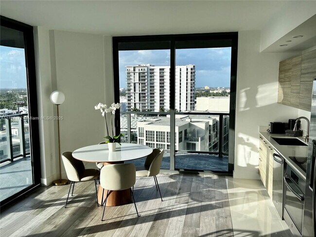 Building Photo - 121 NE 34th St