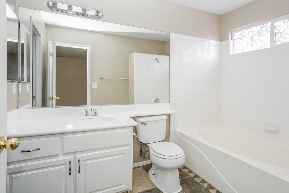 Building Photo - 3636 Beacon Point St