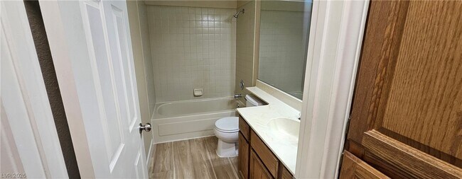 Building Photo - 313 Beethoven St